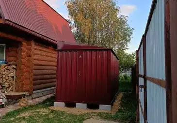 Хозблок для велосипедов, садовой техники и хозяйственных вещей в ярком винном цвете в дер. Амирово, Раменский р-н, МО