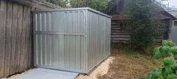 Секционный гараж для мотоцикла в цинковом цвете в дер. Григорьево, Чагодощенский мун.окр, Вологодская обл. Секционный гараж для мотоцикла в цинковом цвете в дер. Григорьево, Чагодощенский мун.окр, Вологодская обл.